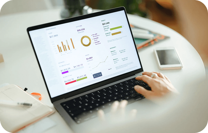 Who is an SMM specialist and targeting expert?